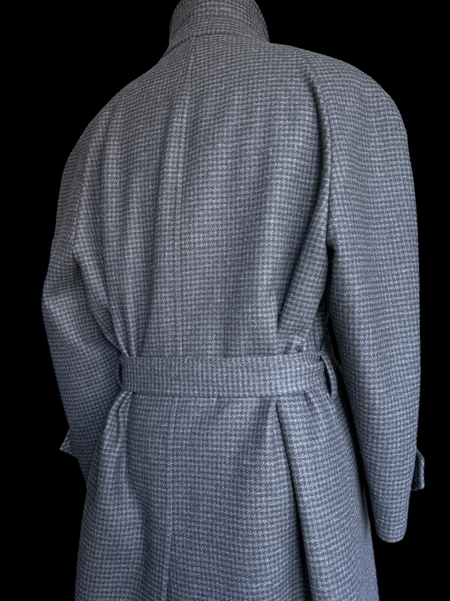 Brioni Belted Milano Overcoat 54 UK44 Raglan Houndstooth Black Grey Wool Unlined