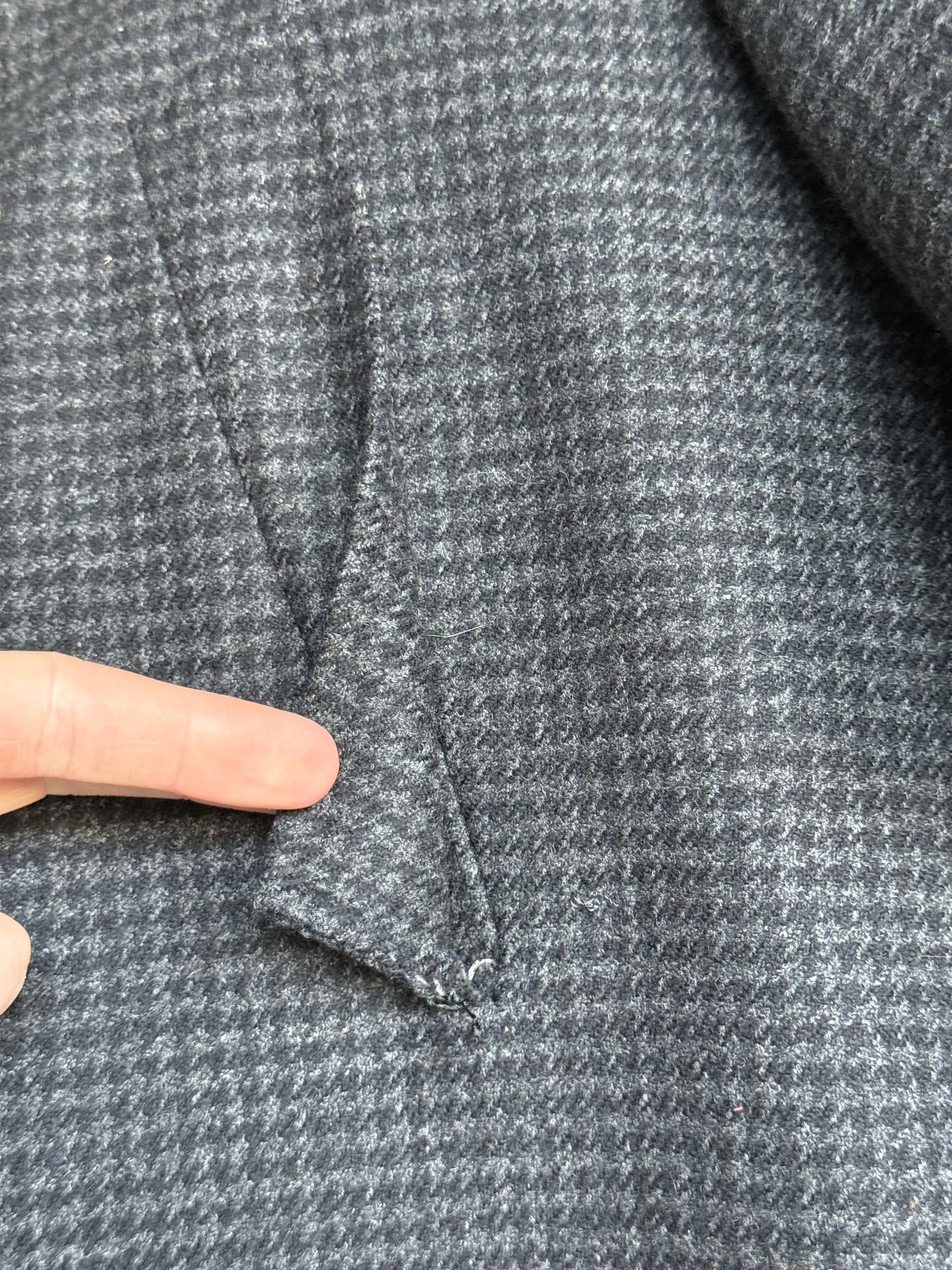 Brioni Belted Milano Overcoat 54 UK44 Raglan Houndstooth Black Grey Wool Unlined
