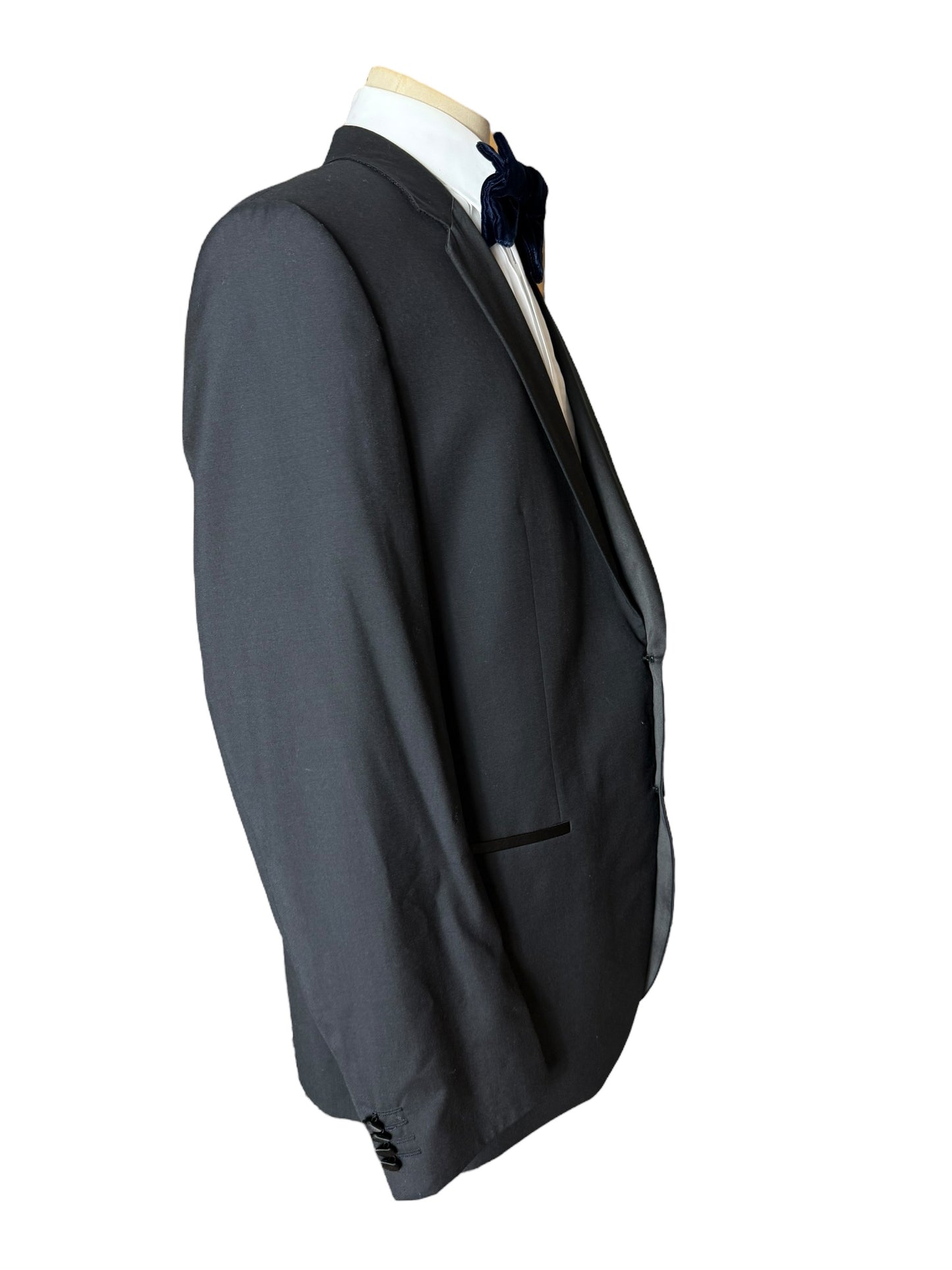 Men’s Hugo Boss Tuxedo Dinner Suit 44L / W40L Includes Cummerbund