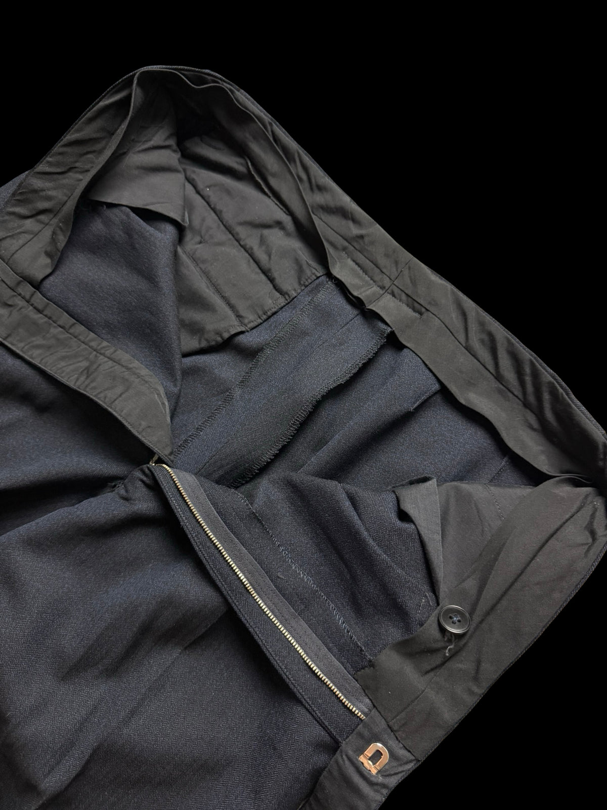 Vintage 1970’s Aquascutum Navy Herringbone Wool Suit 44L / W36”