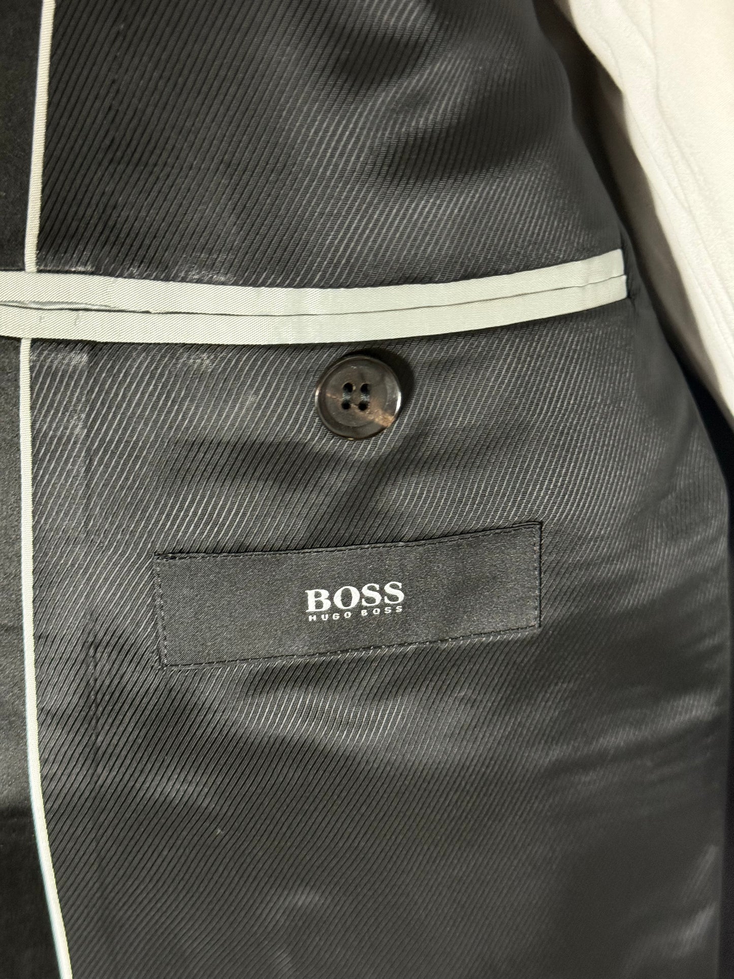 Men’s Hugo Boss Tuxedo Dinner Suit 44L / W40L Includes Cummerbund