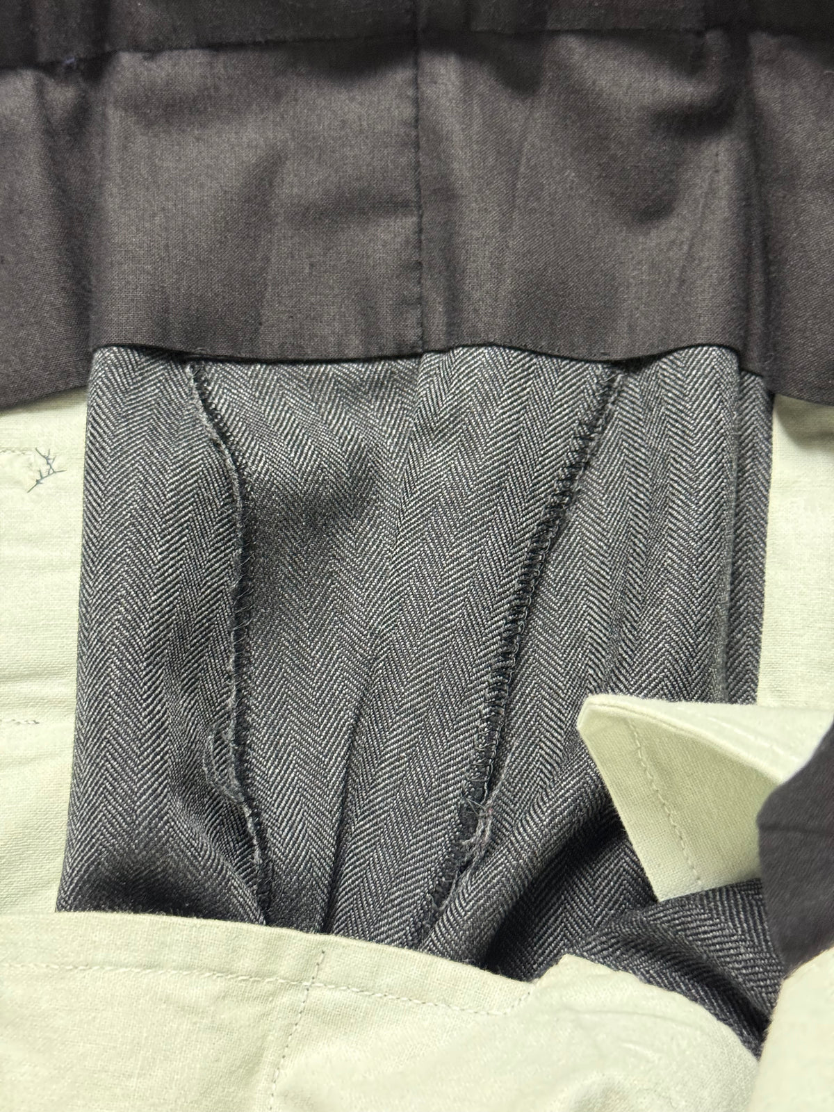 Bespoke Hayward Mid Grey Herringbone Suit 44R / W38R Savile Row 3 Btn