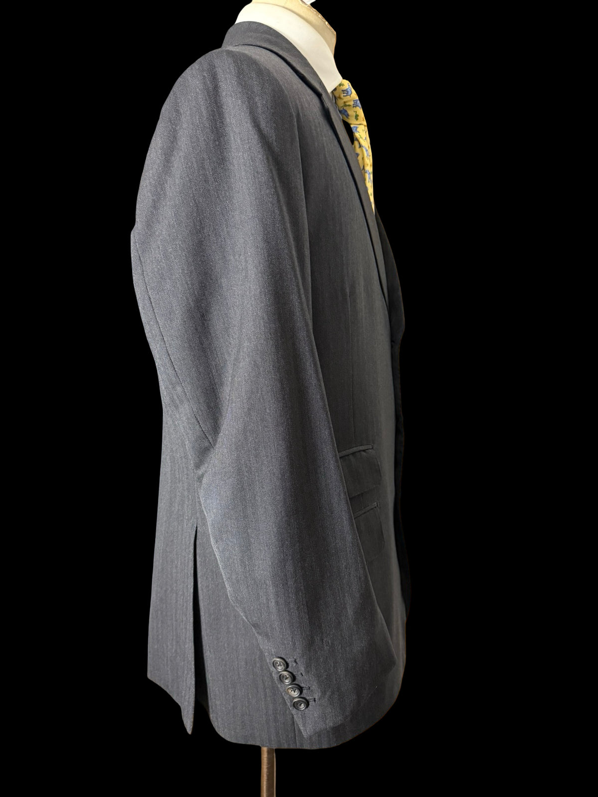Bespoke Hayward Mid Grey Herringbone Suit 44R / W38R Savile Row 3 Btn