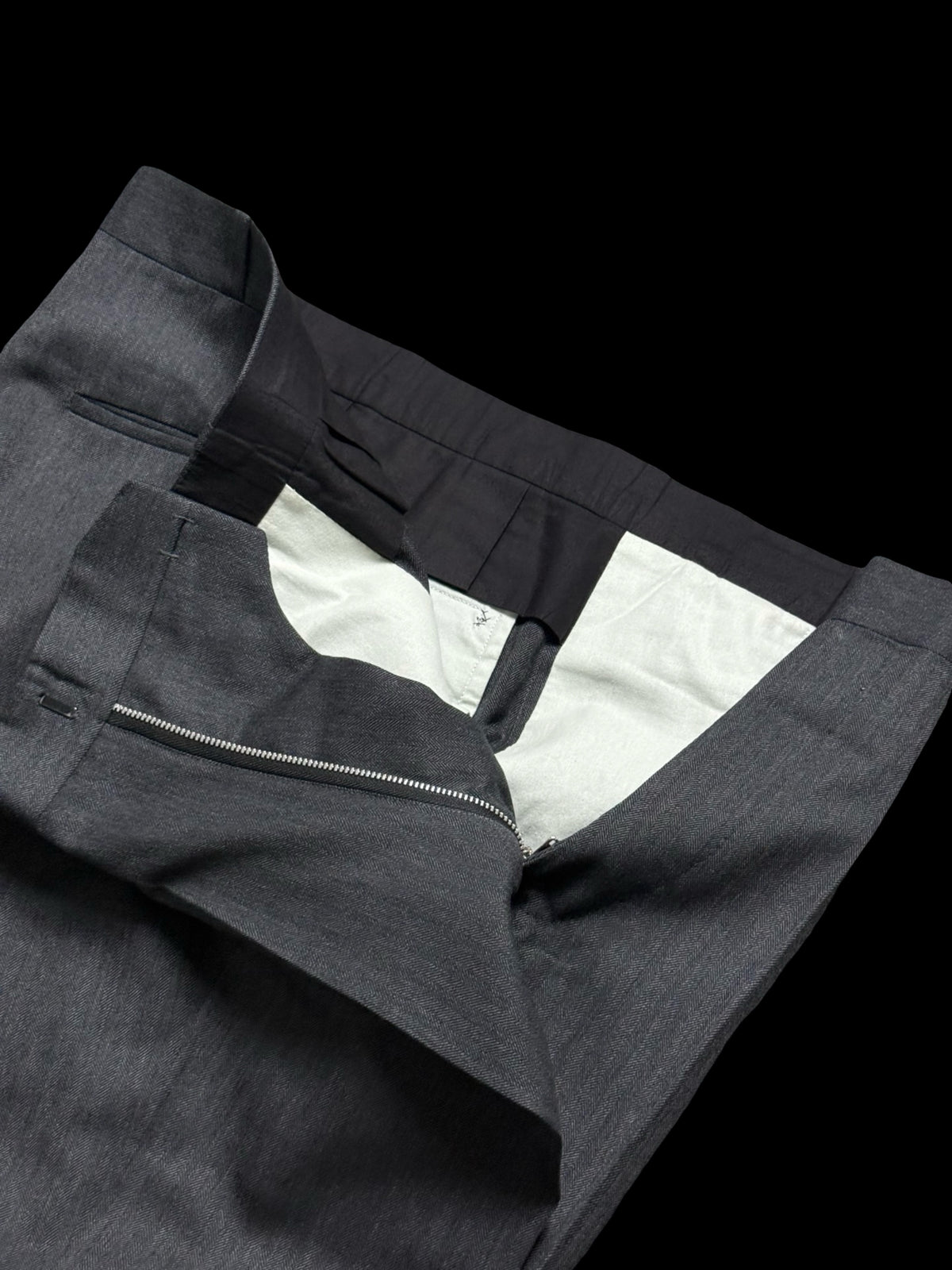 Bespoke Hayward Mid Grey Herringbone Suit 44R / W38R Savile Row 3 Btn