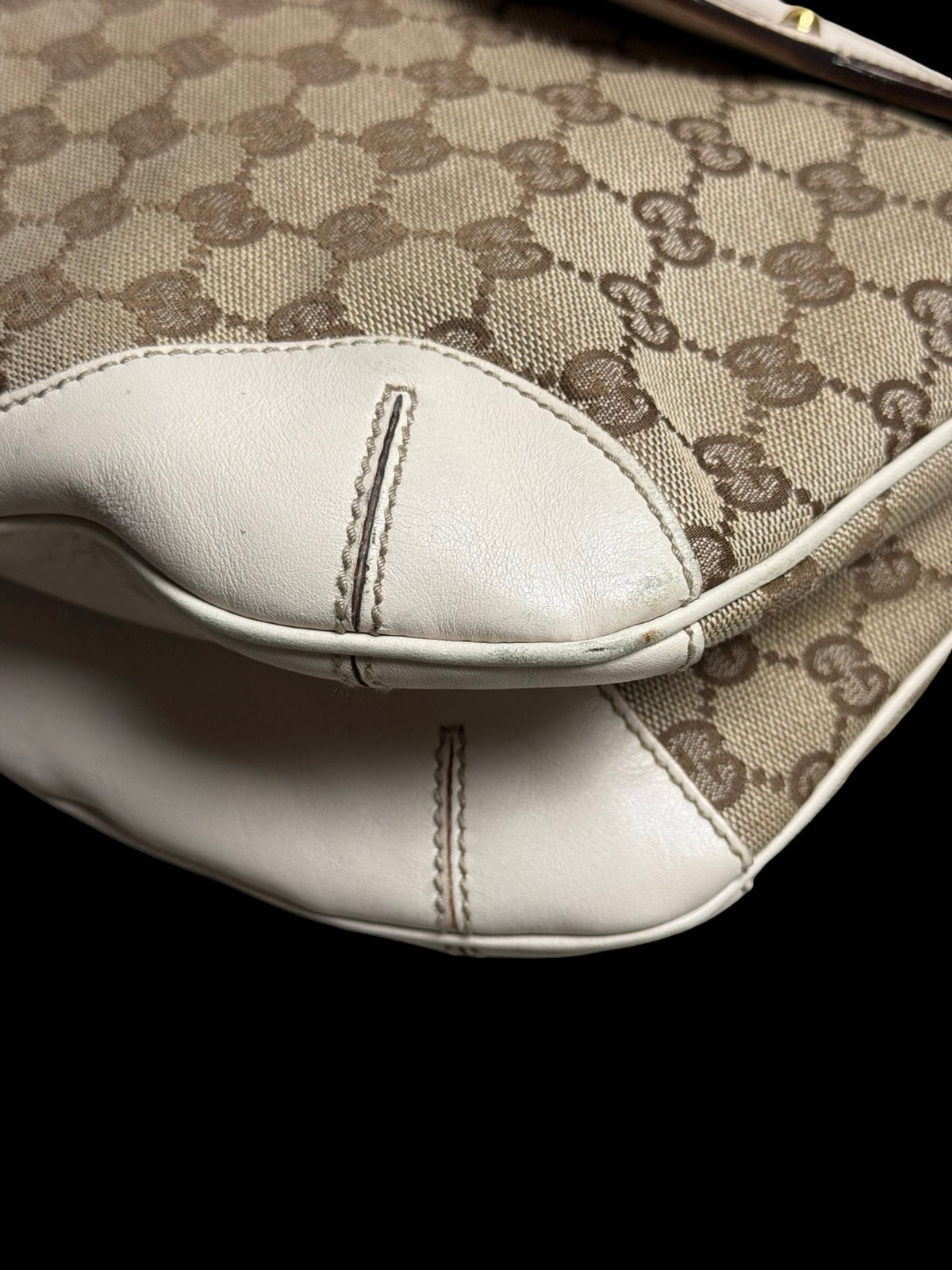 Vintage Women’s Gucci Peggy Canvas Monogram Bamboo Shoulder Bag