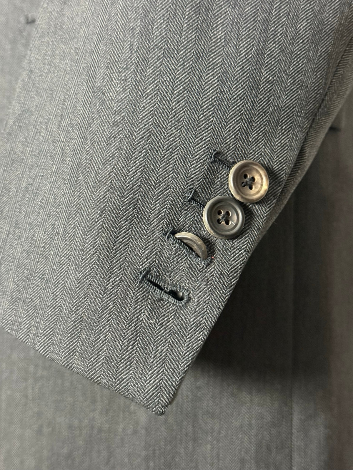 Bespoke Hayward Mid Grey Herringbone Suit 44R / W38R Savile Row 3 Btn