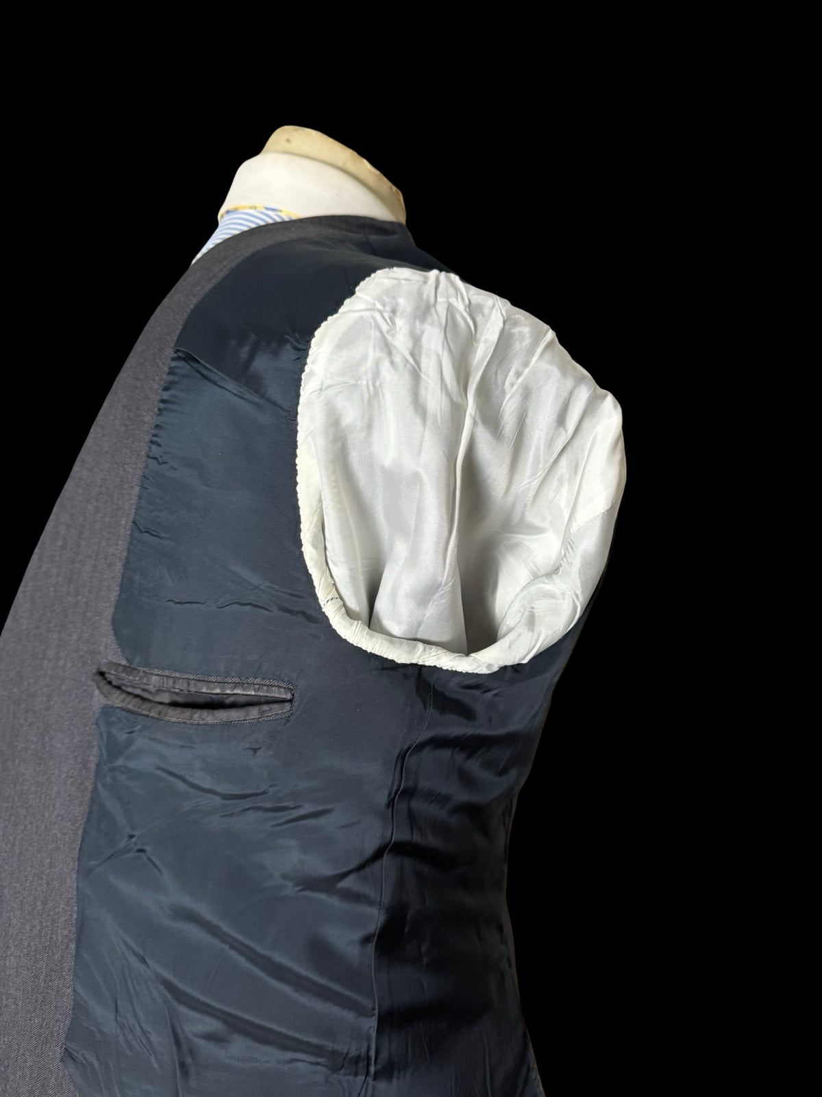 Bespoke Hayward Mid Grey Herringbone Suit 44R / W38R Savile Row 3 Btn